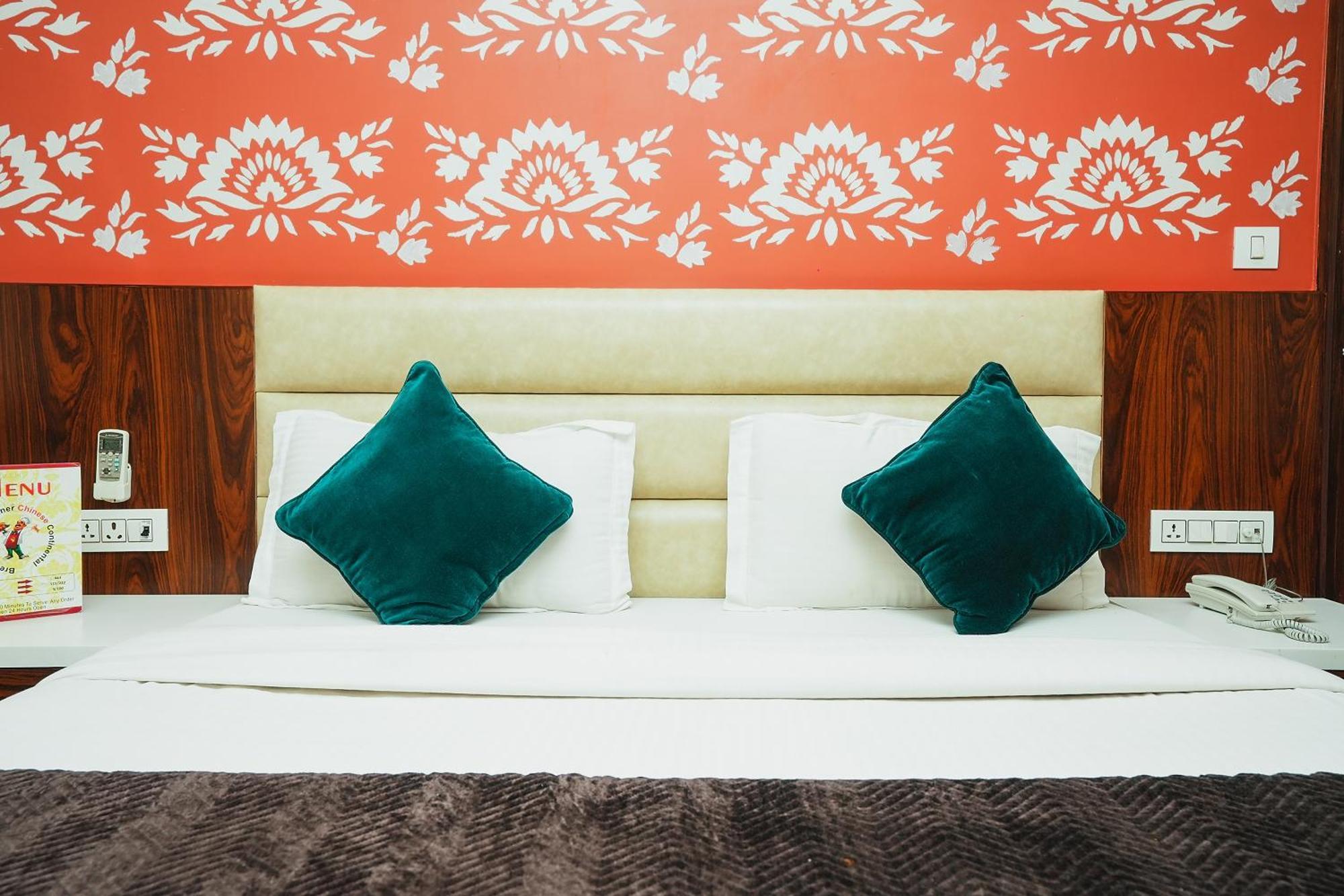 Hotel Kabir Palace Karol Bagh Нью-Дели Экстерьер фото
