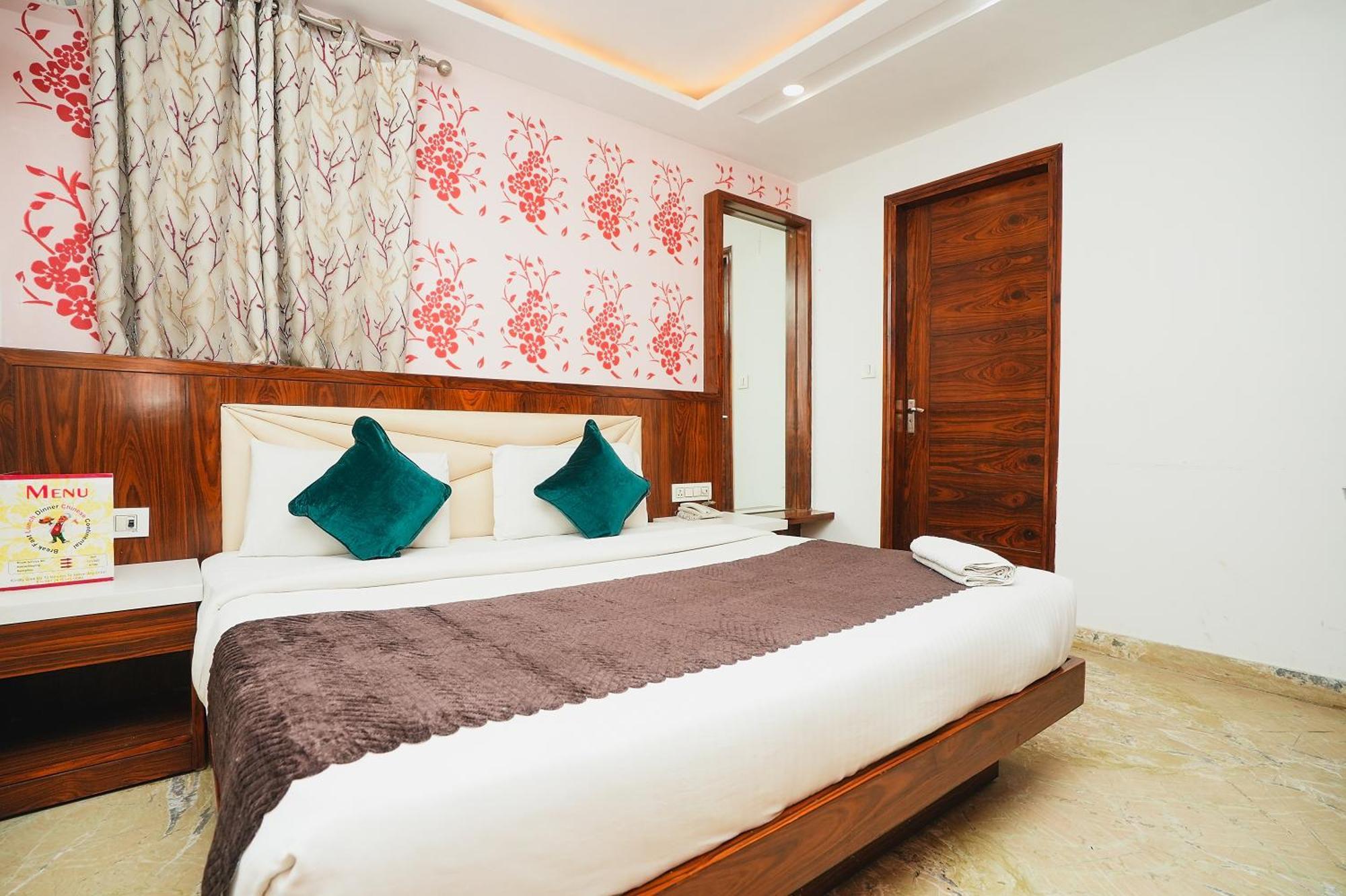 Hotel Kabir Palace Karol Bagh Нью-Дели Экстерьер фото