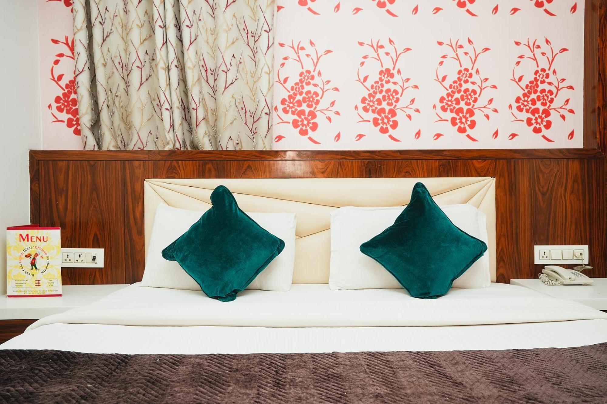 Hotel Kabir Palace Karol Bagh Нью-Дели Экстерьер фото